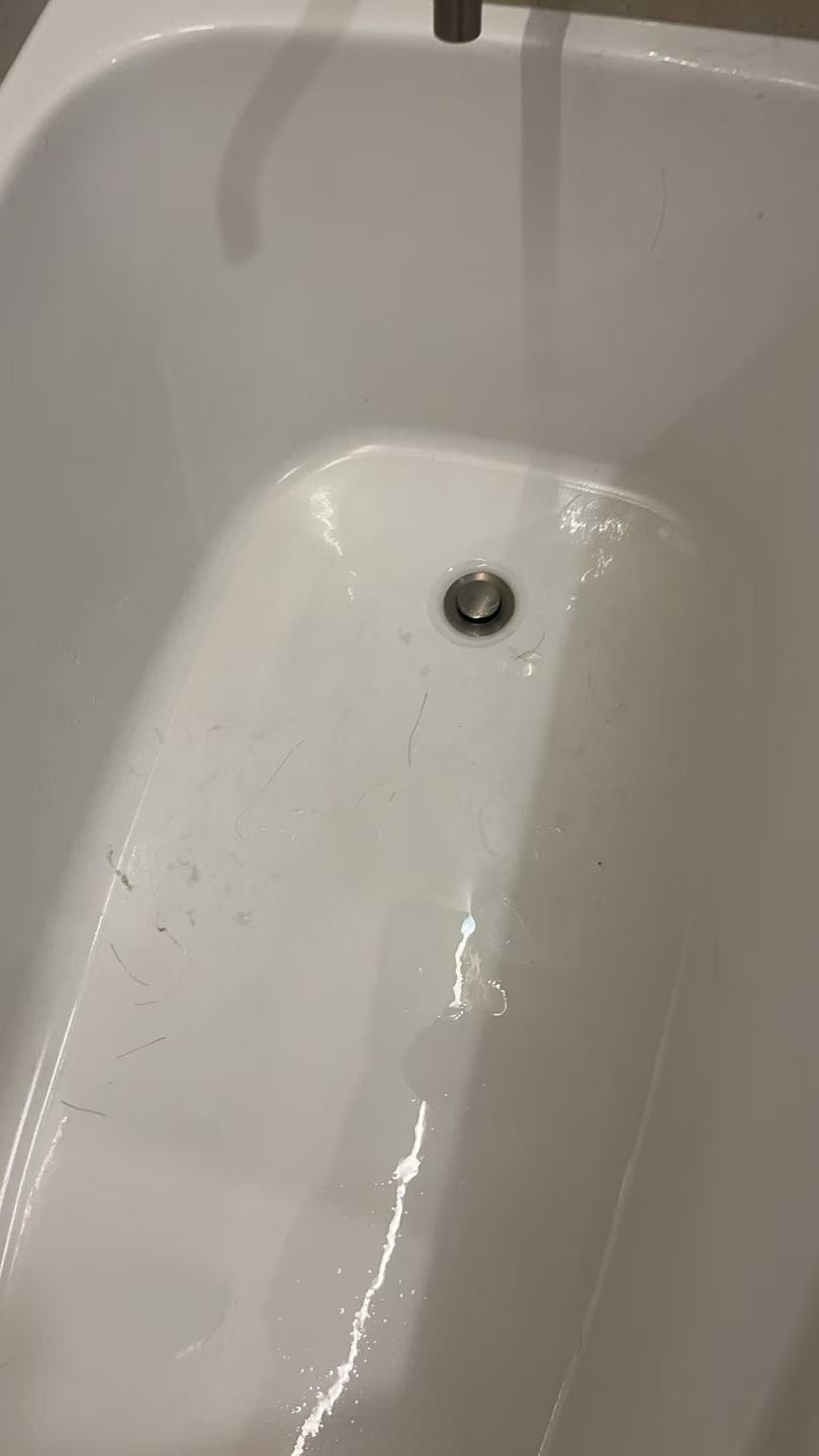 Bathtub drain and surrounding fixture condition before the flow check